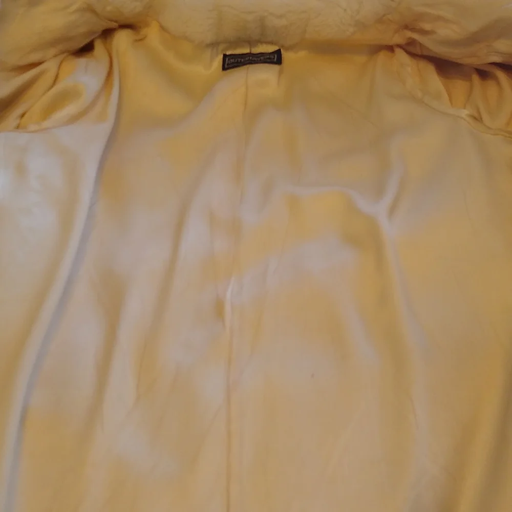 Lintage Off-White Faux Fur Coat - sz 15/16 - NOT Included in Bundling Sale - Picture 13 of 14